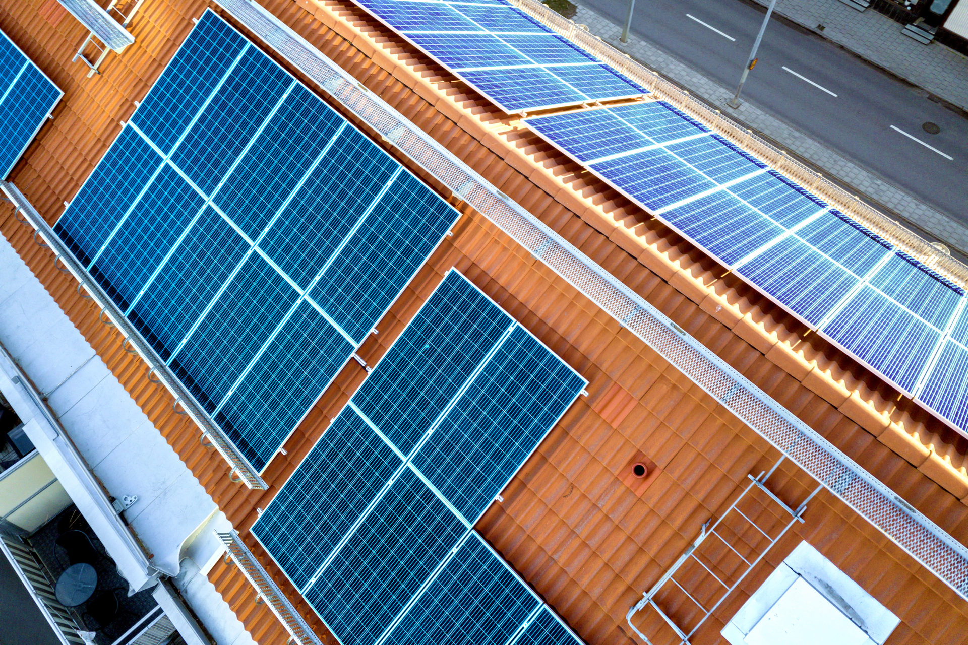 Photovoltaik Elemente auf Dach